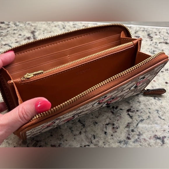 Coach Brown and Cream Wallet with Penguin Design NWT - Picture 7 of 9